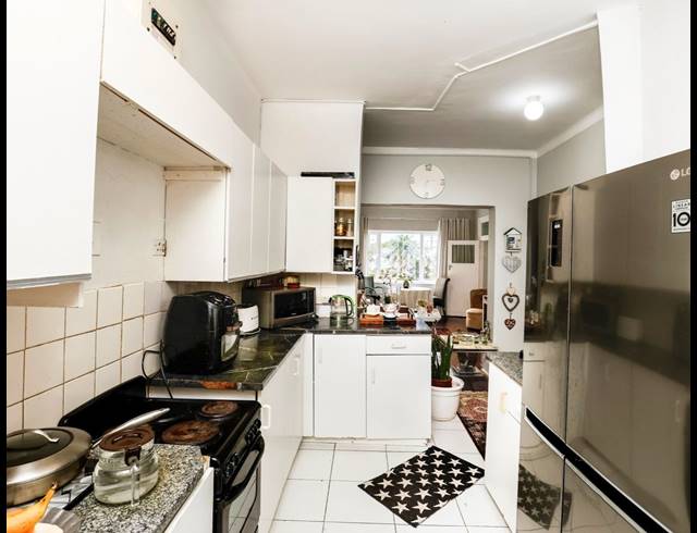 2.5 BEDROOM APARTMENT FOR SALE IN ESSENWOOD